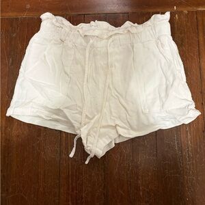 Women’s Le Lis White Shorts Size Medium